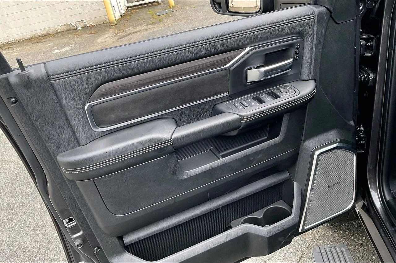 New 2026 Granite Crystal Metallic Clear-Coat Exterior Paint RAM Laramie image 24