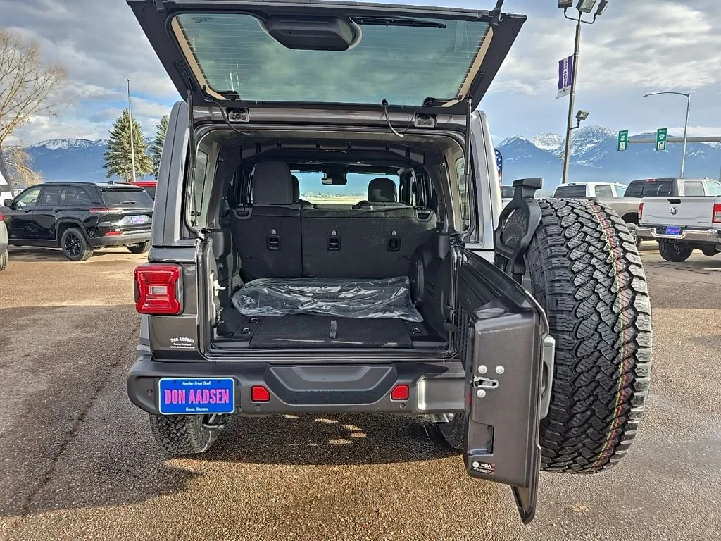 2025 Jeep Wrangler 4-Door Sahara - Photo 6