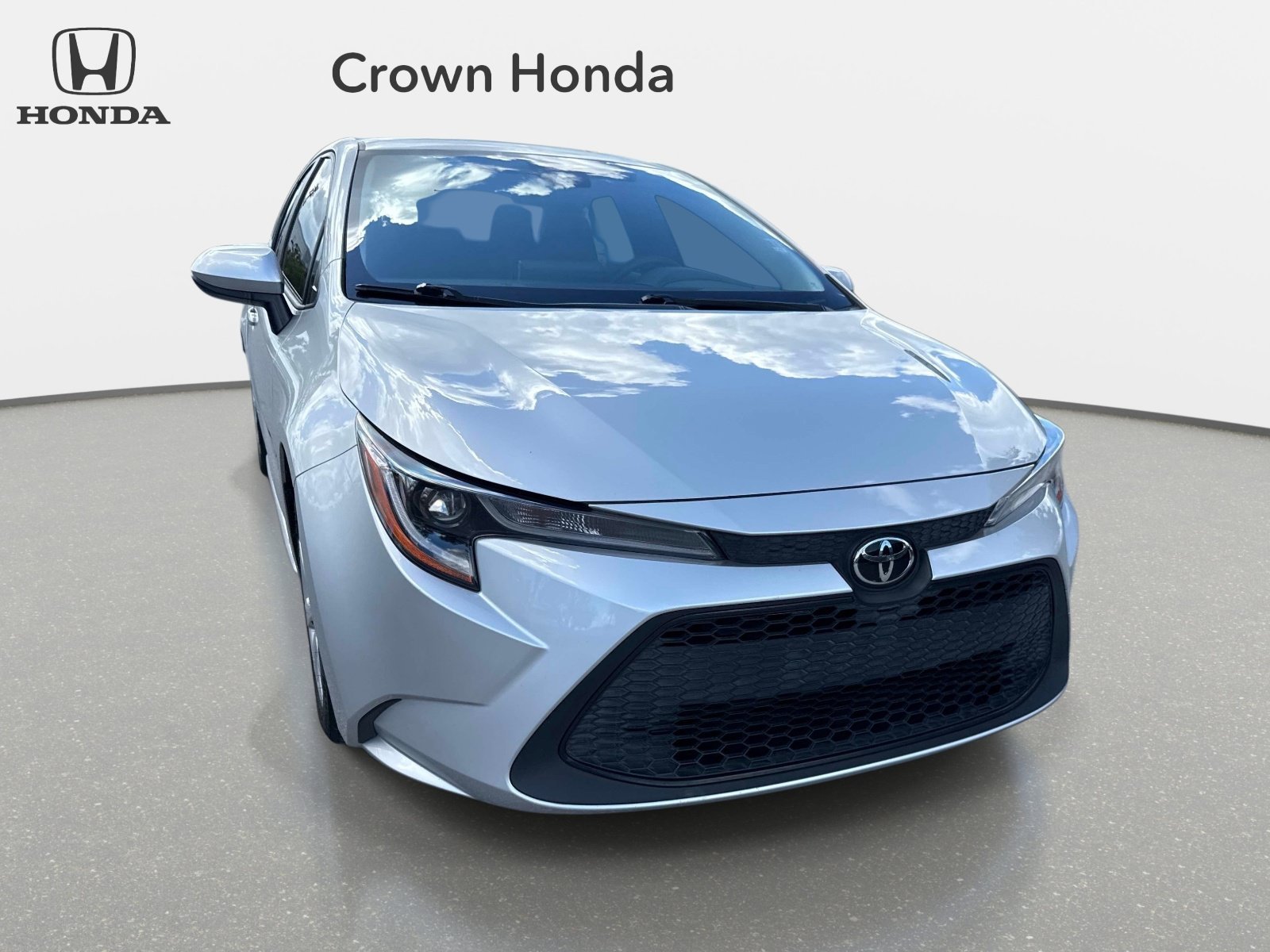 Used 2020 Classic Silver Metallic Toyota LE image 7