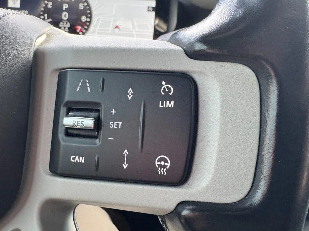 Used 2022 Green Land Rover X-Dynamic HSE image 19