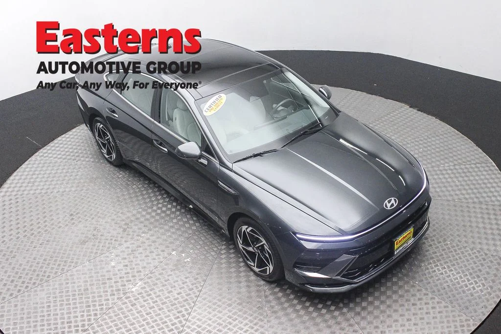 Used 2024 Gray Hyundai SEL image 3
