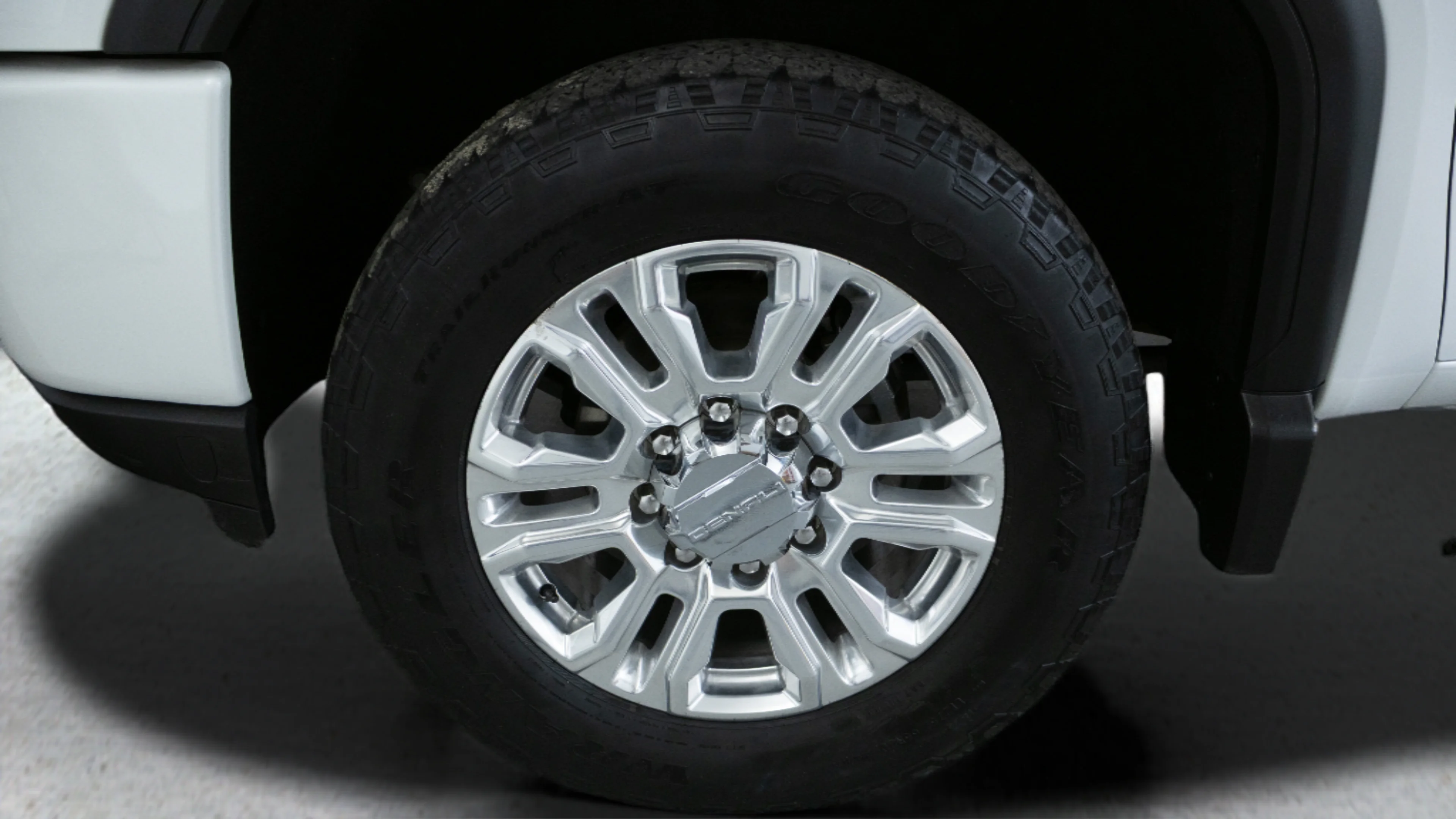Used 2021 White Frost Tricoat GMC Denali image 8