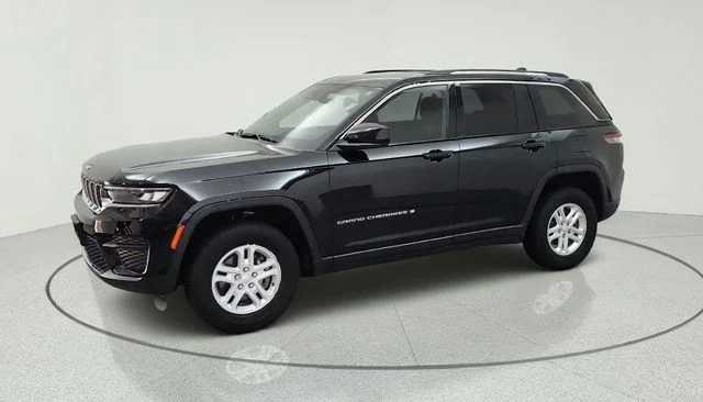 Used 2023 Black Jeep Laredo image 8