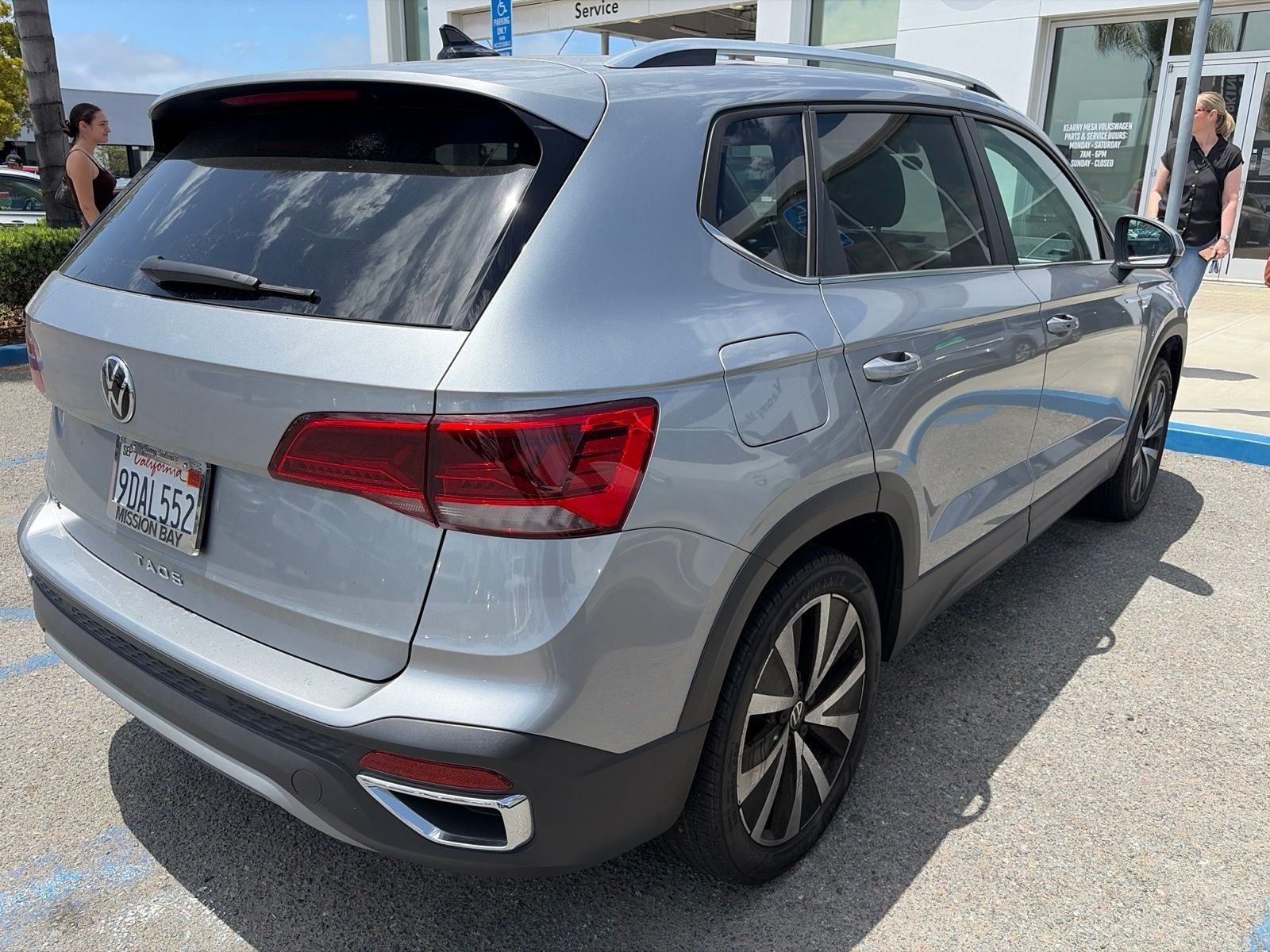 Certified Used 2023 Pyrite Silver Metallic Volkswagen 1.5T SE image 4