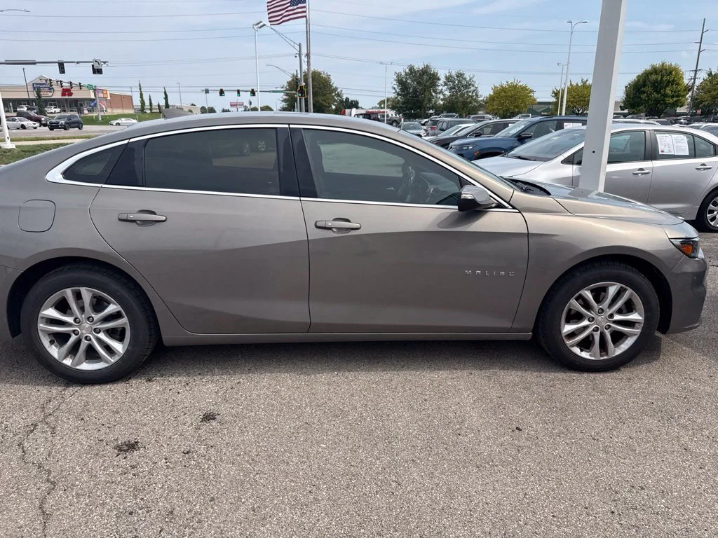 Used 2018 Pepperdust Metallic Chevrolet LT image 2