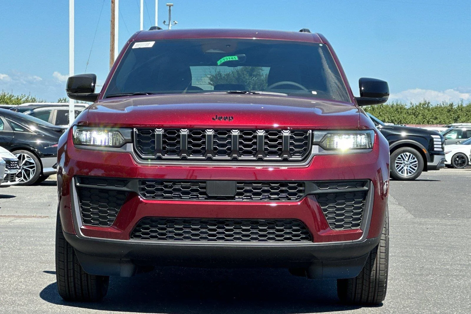 New 2026 Velvet Red Pearl-Coat Exterior Paint Jeep Laredo Altitude image 8