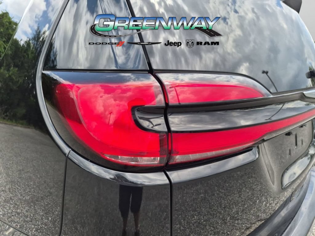 Used 2023 Brilliant Black Crystal Pearlcoat Chrysler Touring L image 30