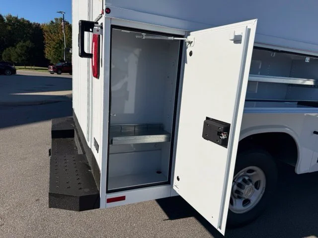 New 2026 Summit White Chevrolet 1WT image 33