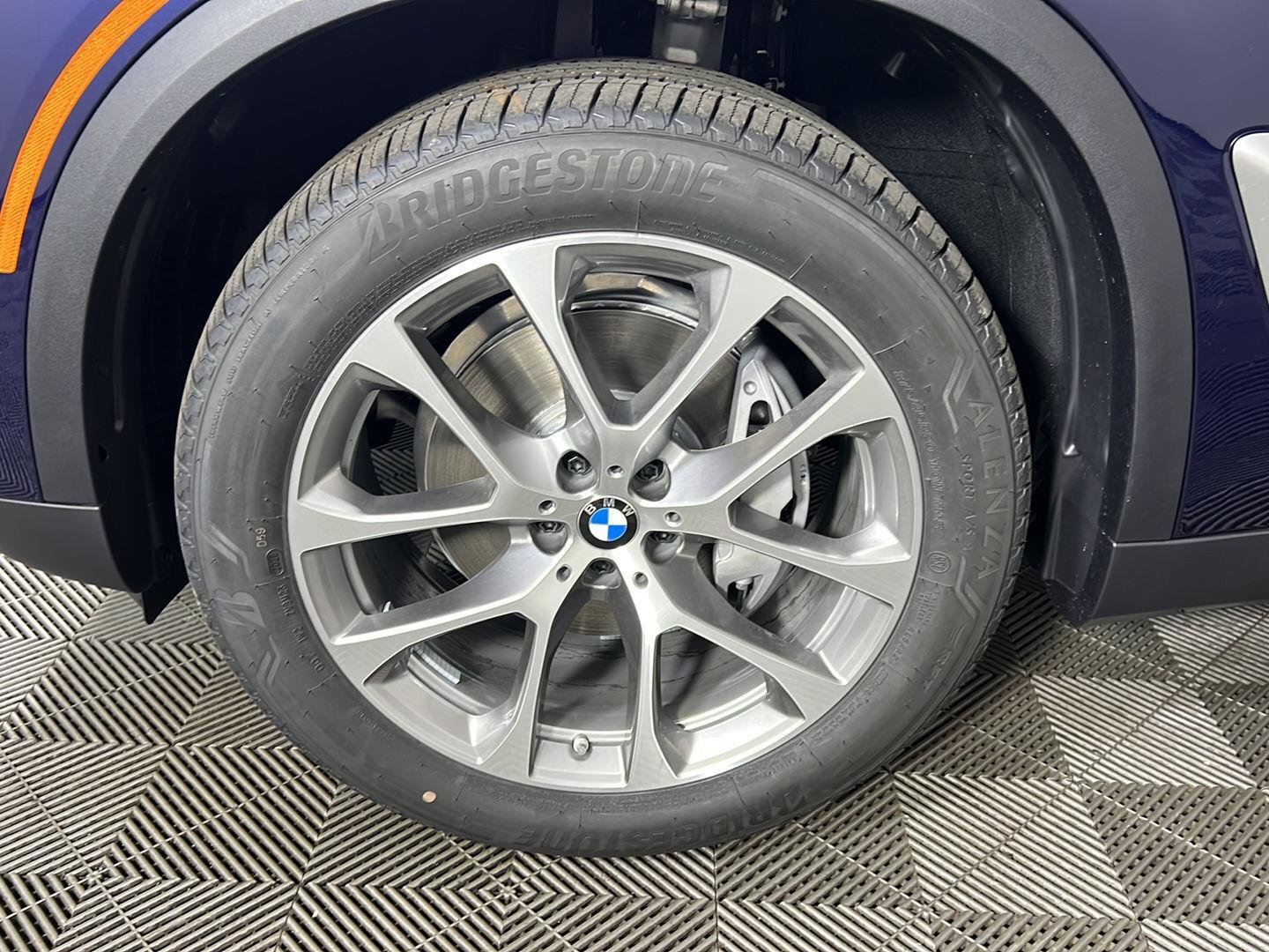 New 2026 Tanzanite Blue II Metallic BMW xDrive40i image 19