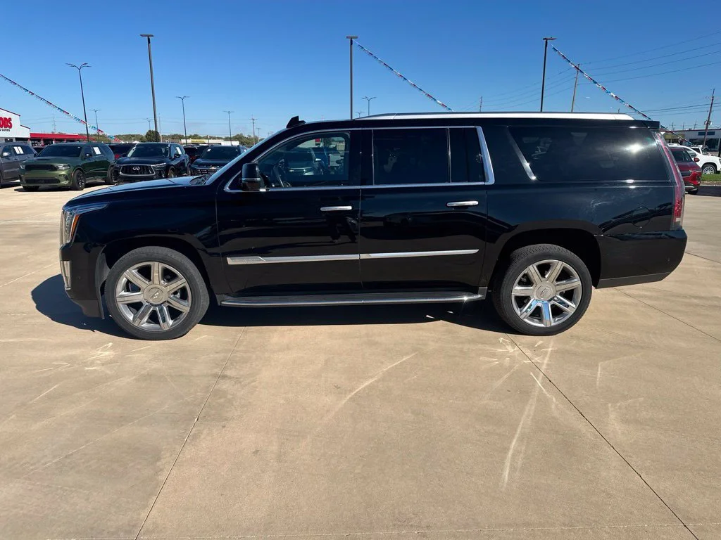 Used 2018 BLACK RAVEN Cadillac Luxury image 29