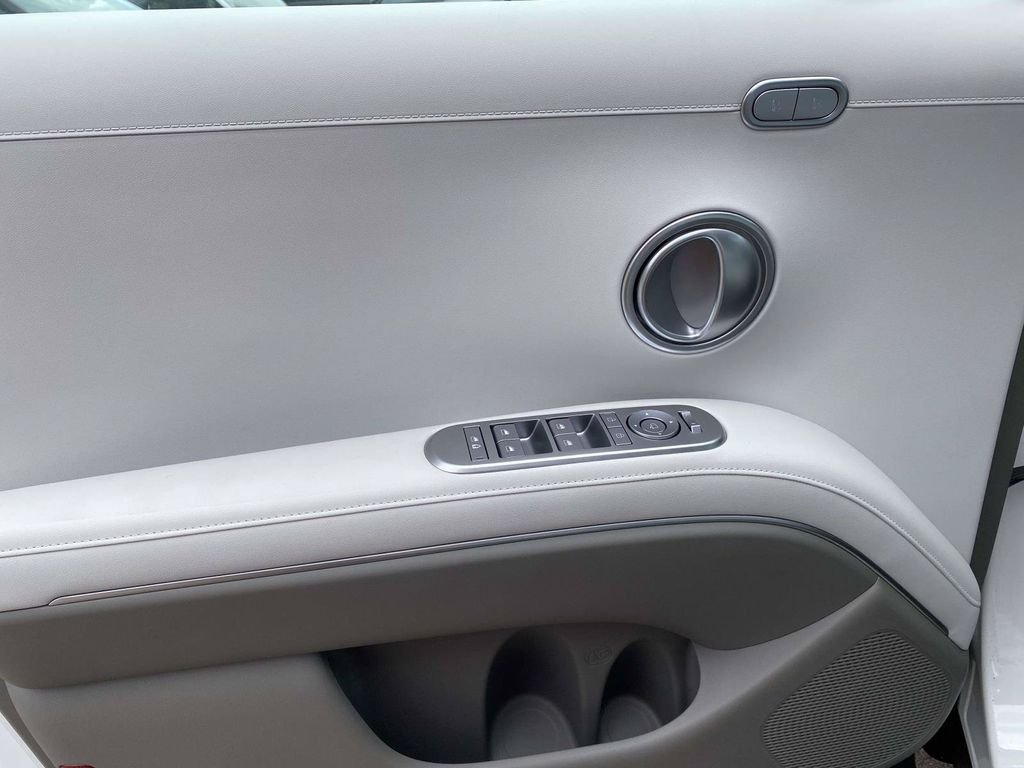 New 2026 White Hyundai Blue SEL Premium 8P image 16