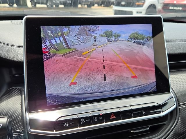 Certified Used 2022 Black Jeep Latitude image 25