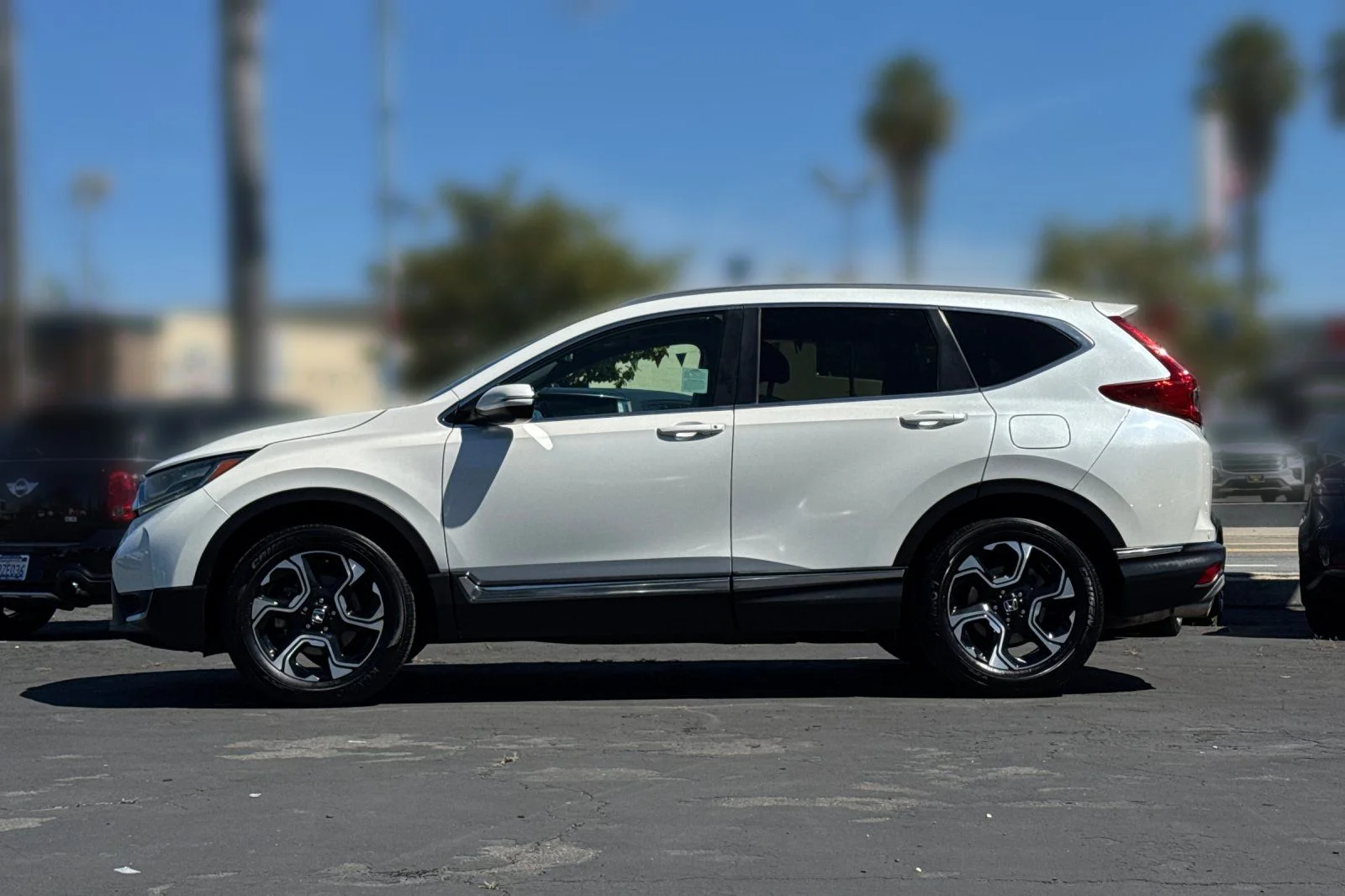 Certified Used 2018 White Honda Touring image 33