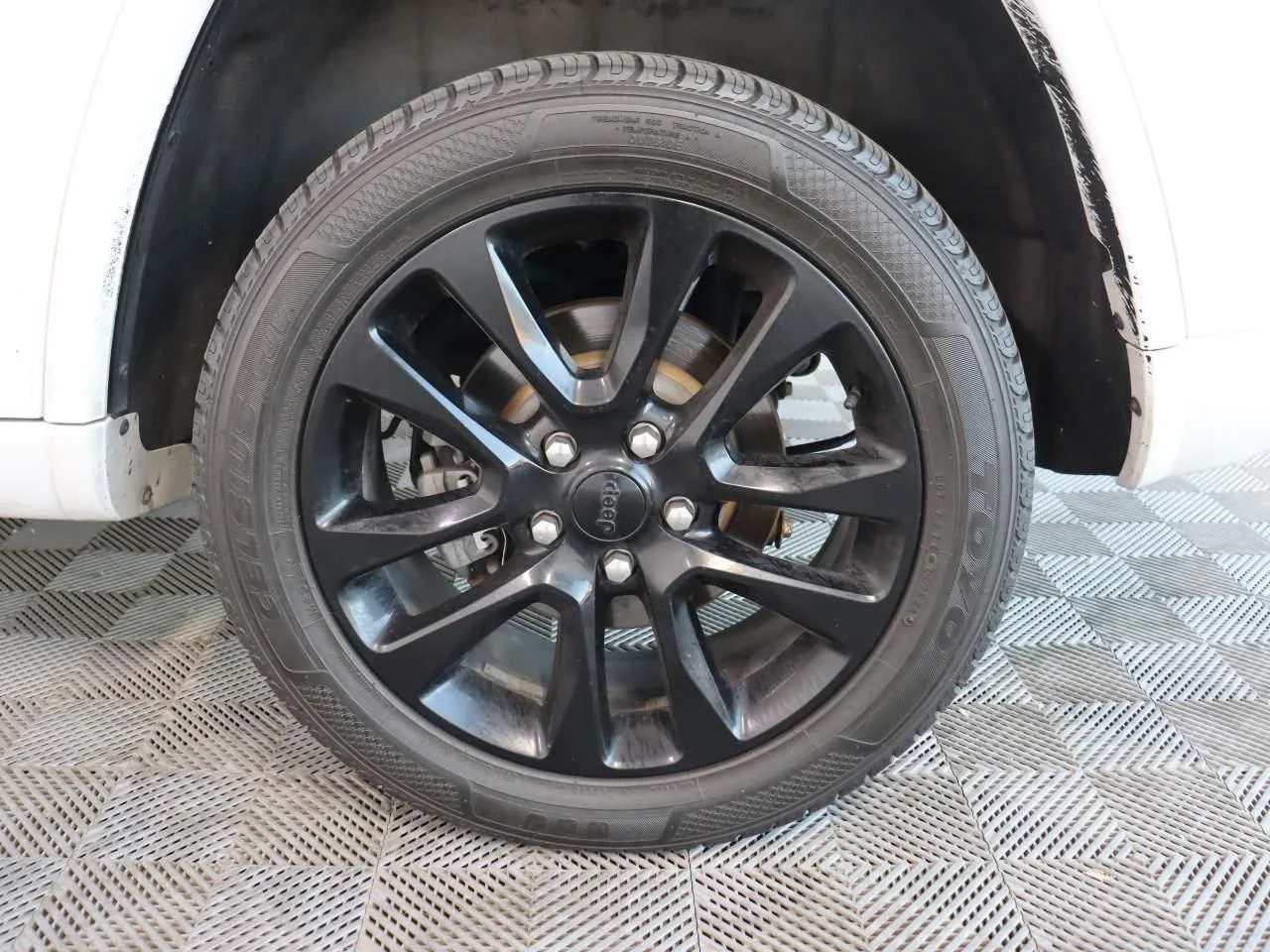 2018 Jeep Grand Cherokee Altitude - Photo 18