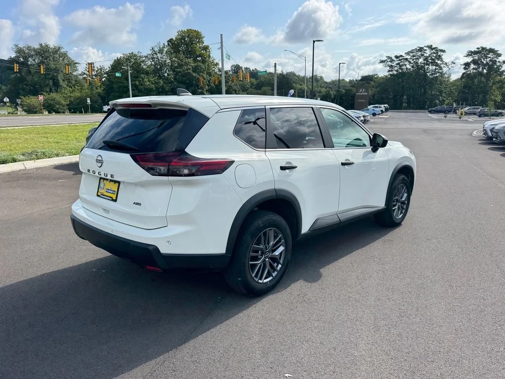 Used 2024 White Nissan S image 3
