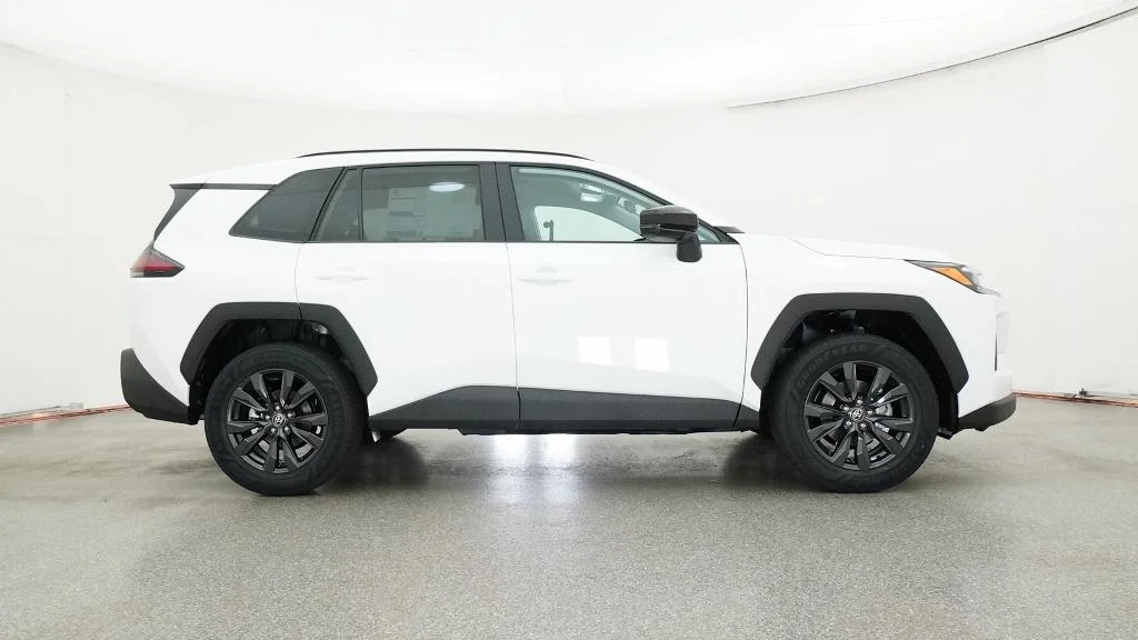 New 2026 Ice Cap Toyota XLE Premium image 13