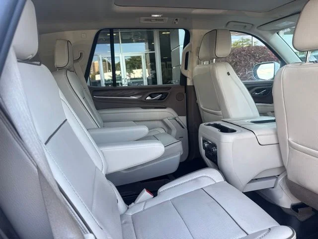 Used 2023 White GMC Denali image 37