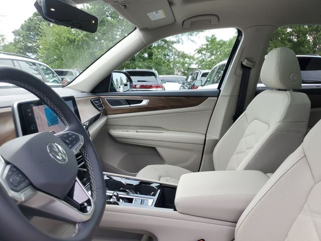 New 2026 Black Volkswagen 2.0T SE w/Technology image 17