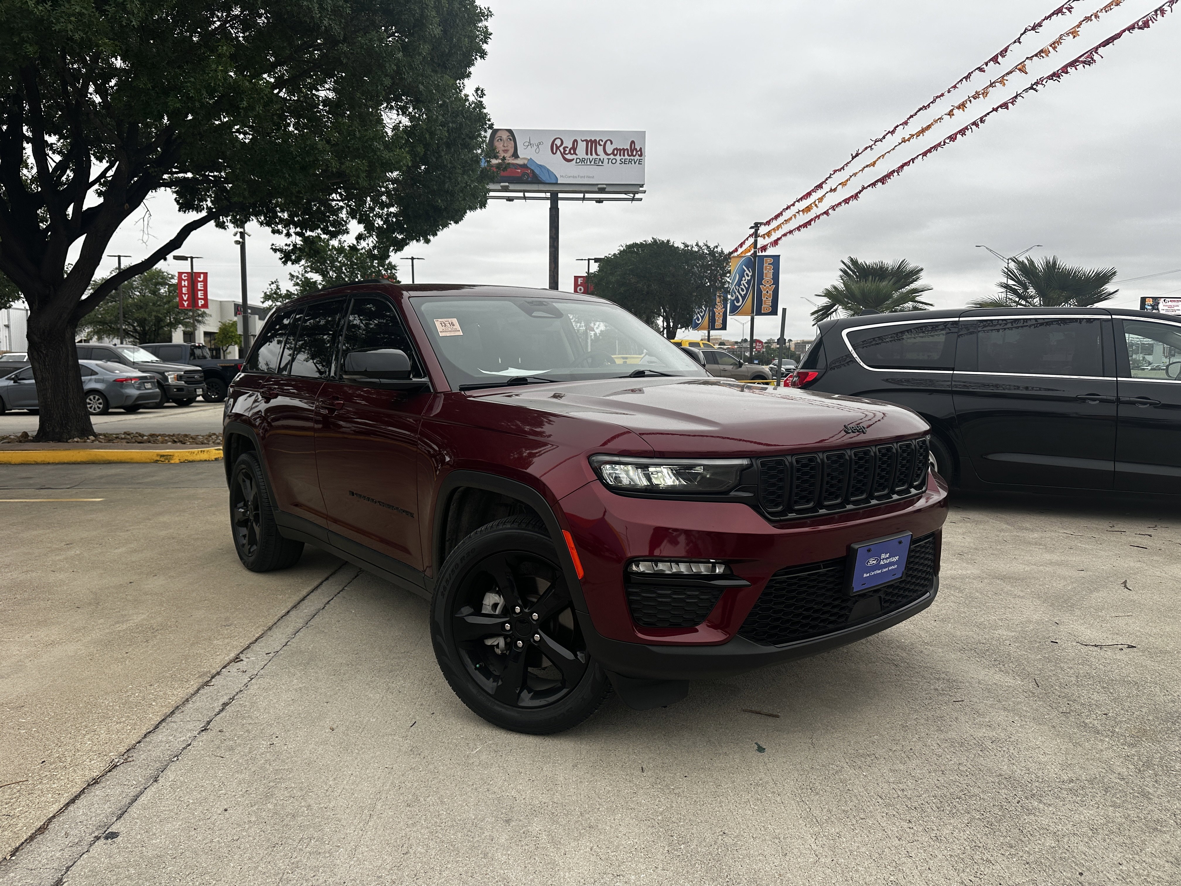 Used 2023 Velvet Red Pearlcoat Jeep Limited image 1
