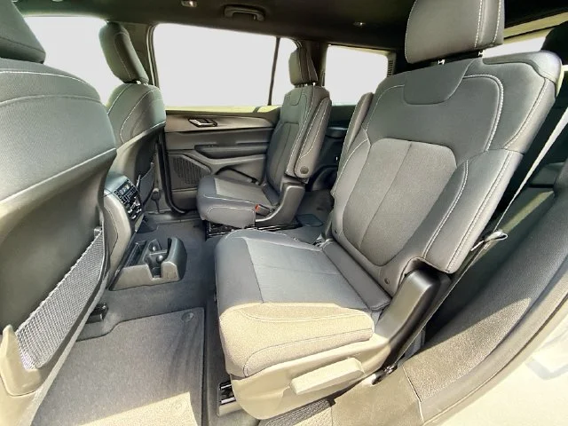 New 2026 Silver Zynith Exterior Paint Jeep Laredo image 17