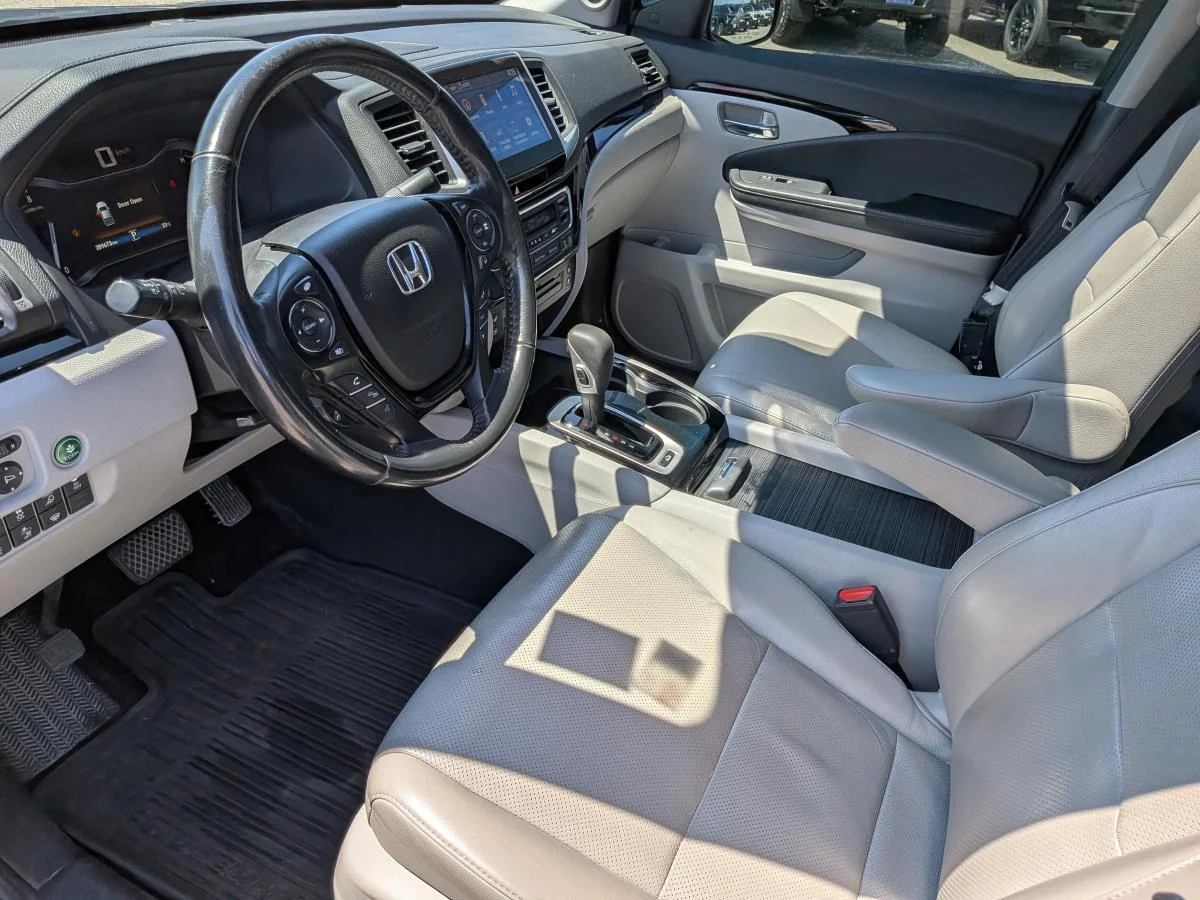 Used 2017 Grey Honda 4wd Crew Cab Touring image 12