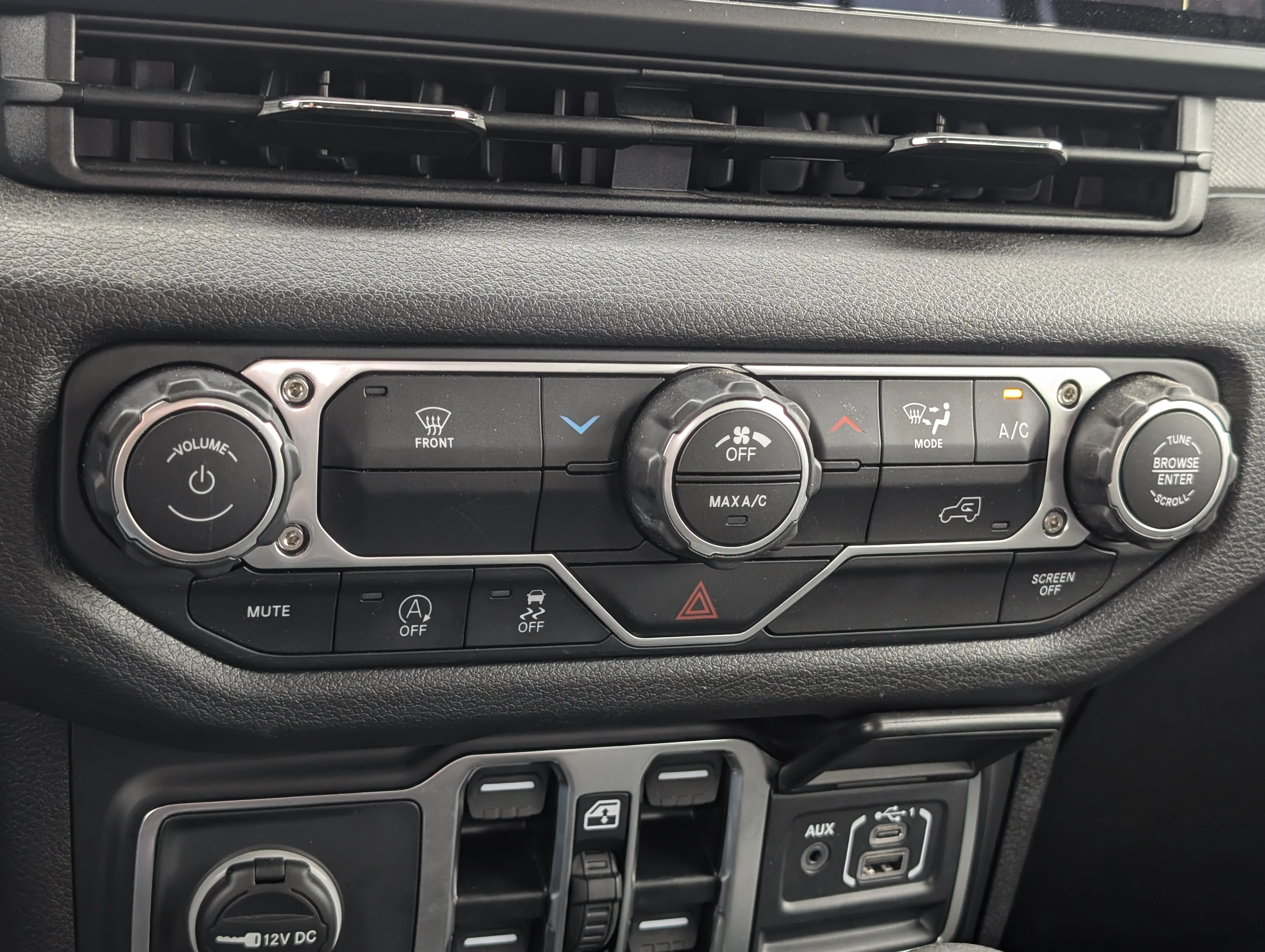 Used 2025 Bright White Jeep Sport image 28