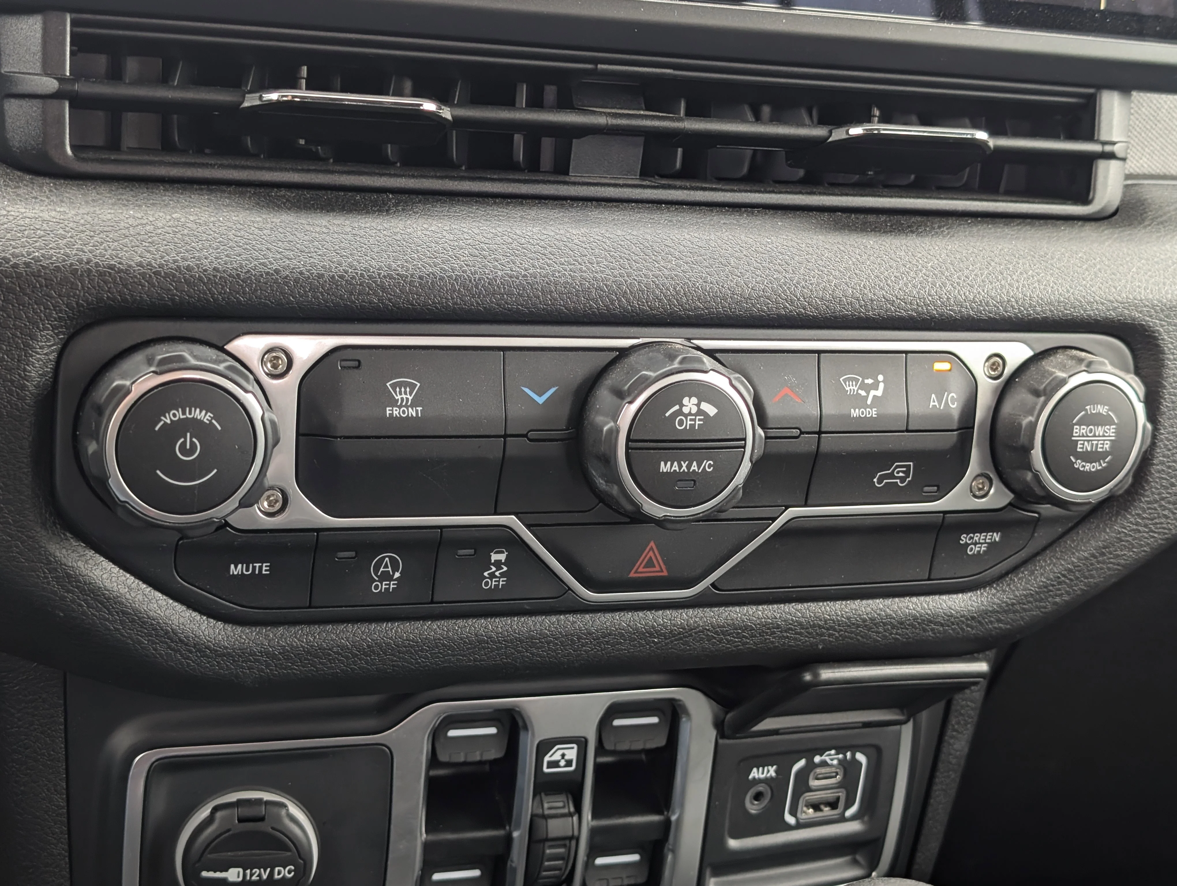 Used 2025 Bright White Jeep Sport image 28