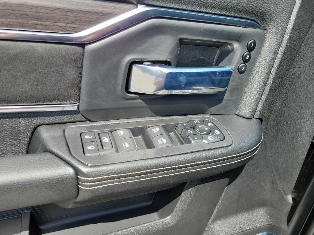 New 2027 Diamond Black Crystal Pearl-Coat Exterior Paint RAM Laramie image 12