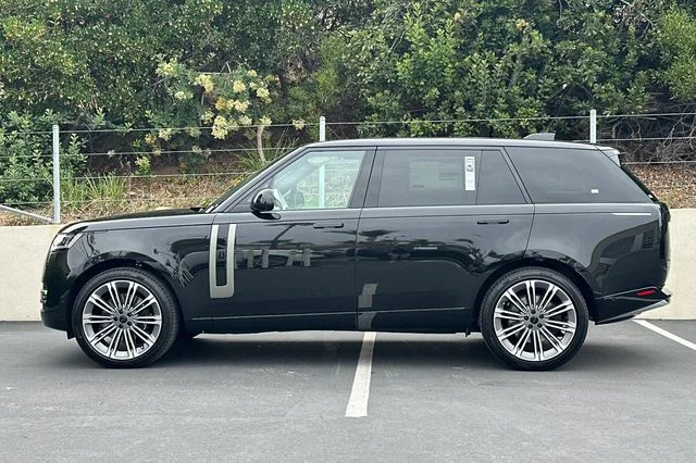 New 2026 Santorini Black Land Rover SE image 2