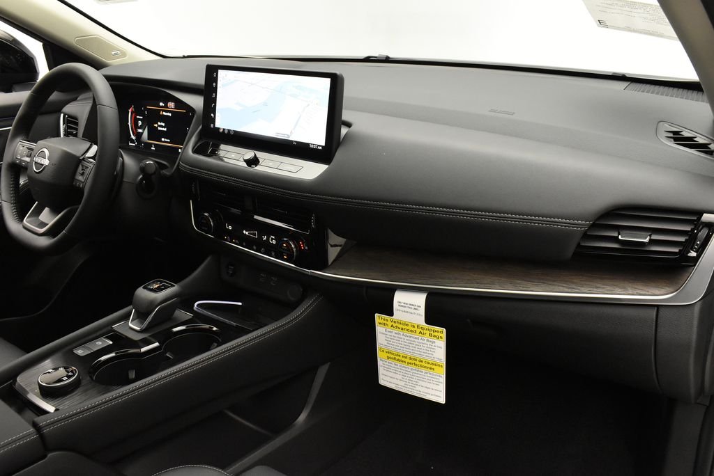 New 2026 Champagne Silver Metallic / Super Black Two-tone Nissan Platinum image 29