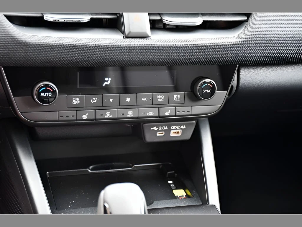 New 2026 CRYSTAL WHITE PEARL Subaru Limited image 37