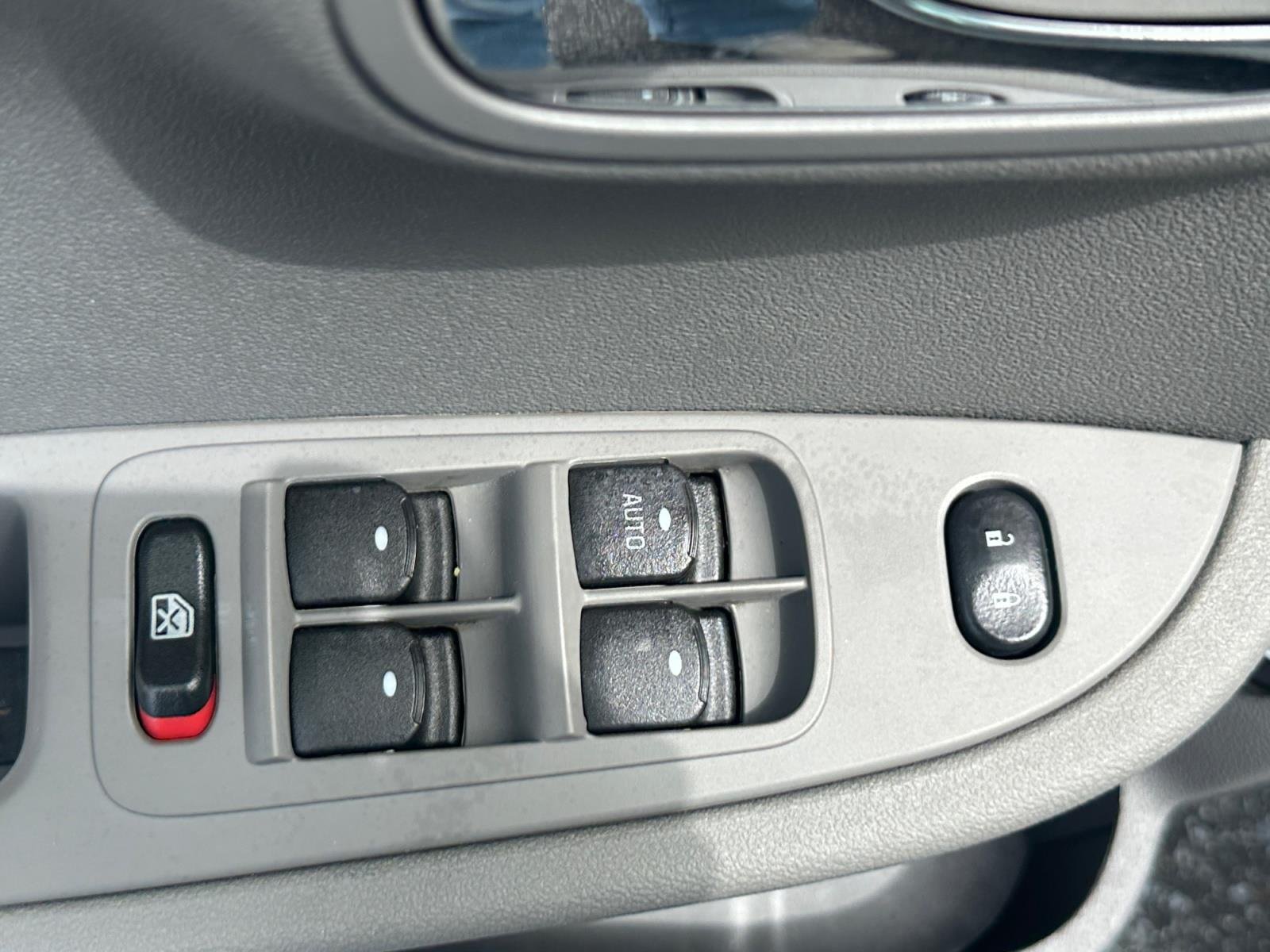 Used 2008 Silverstone Metallic Chevrolet LT w/2LT image 14
