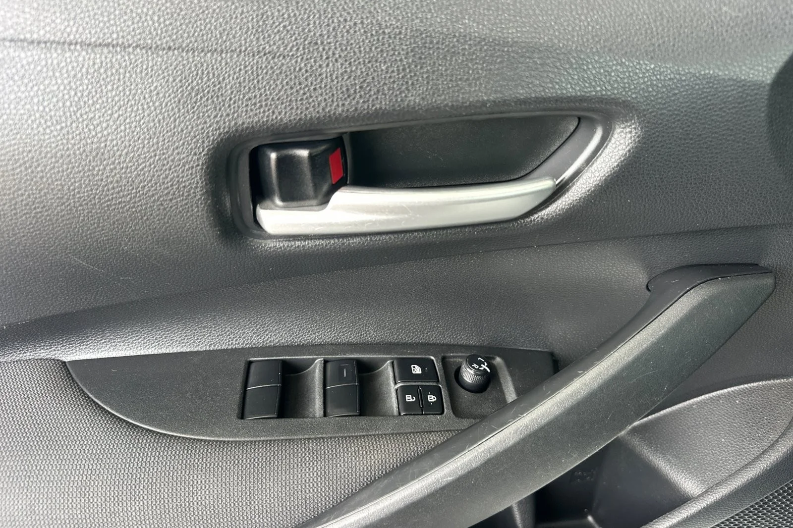Certified Used 2020 Super White Toyota LE image 10