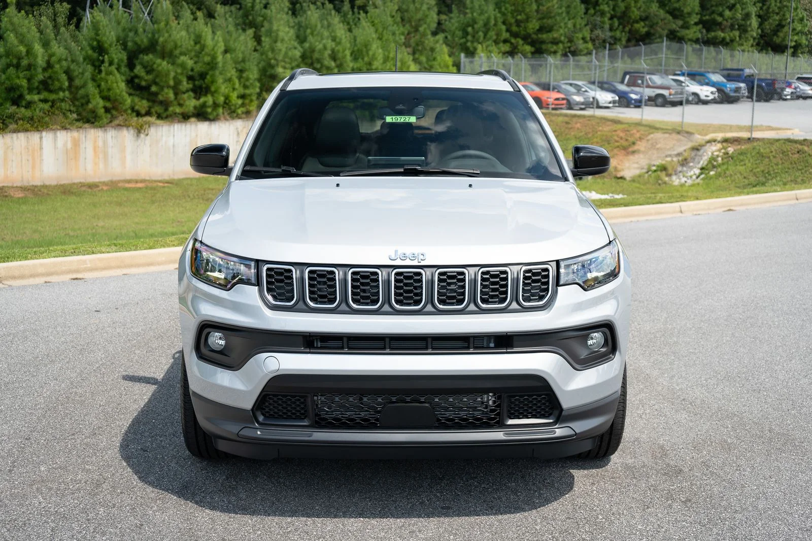 New 2026 Silver Zynith Metallic Clearcoat Jeep  image 2