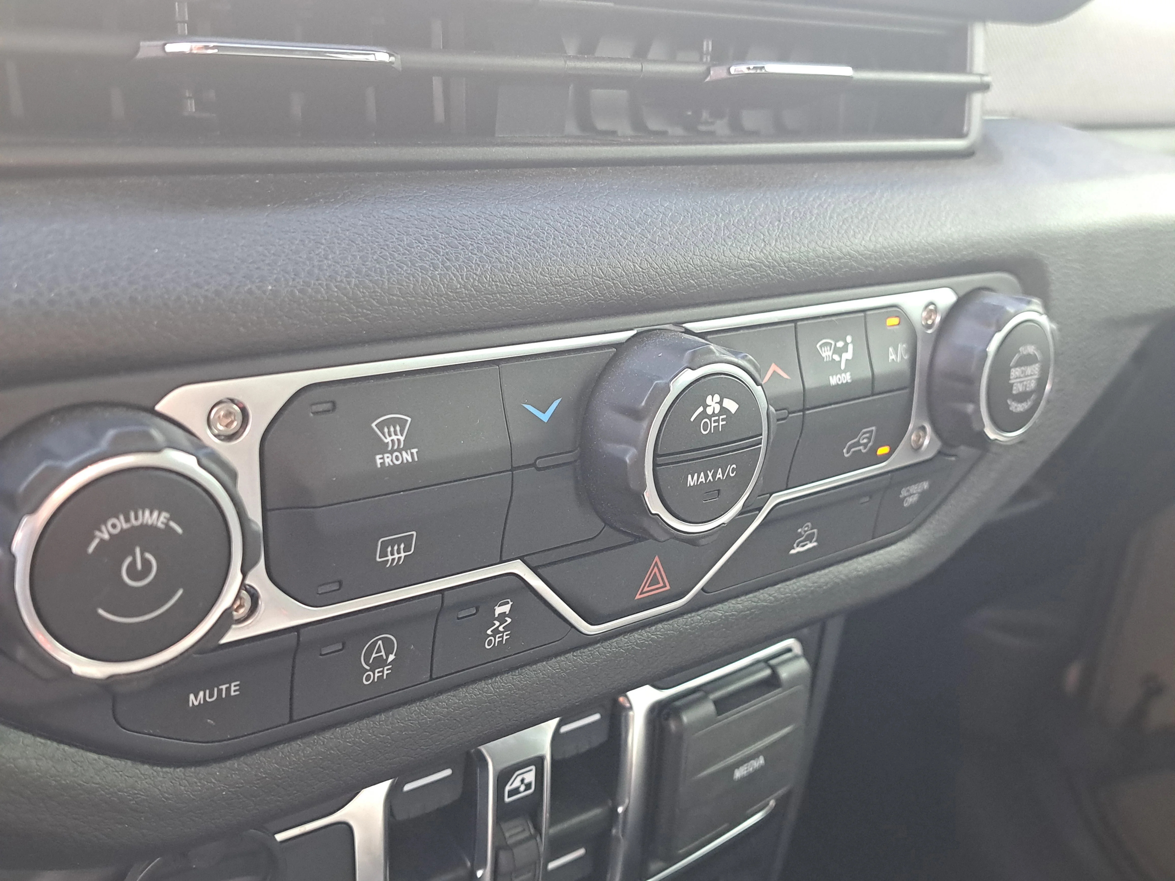 Used 2025 41 Jeep Sport image 47
