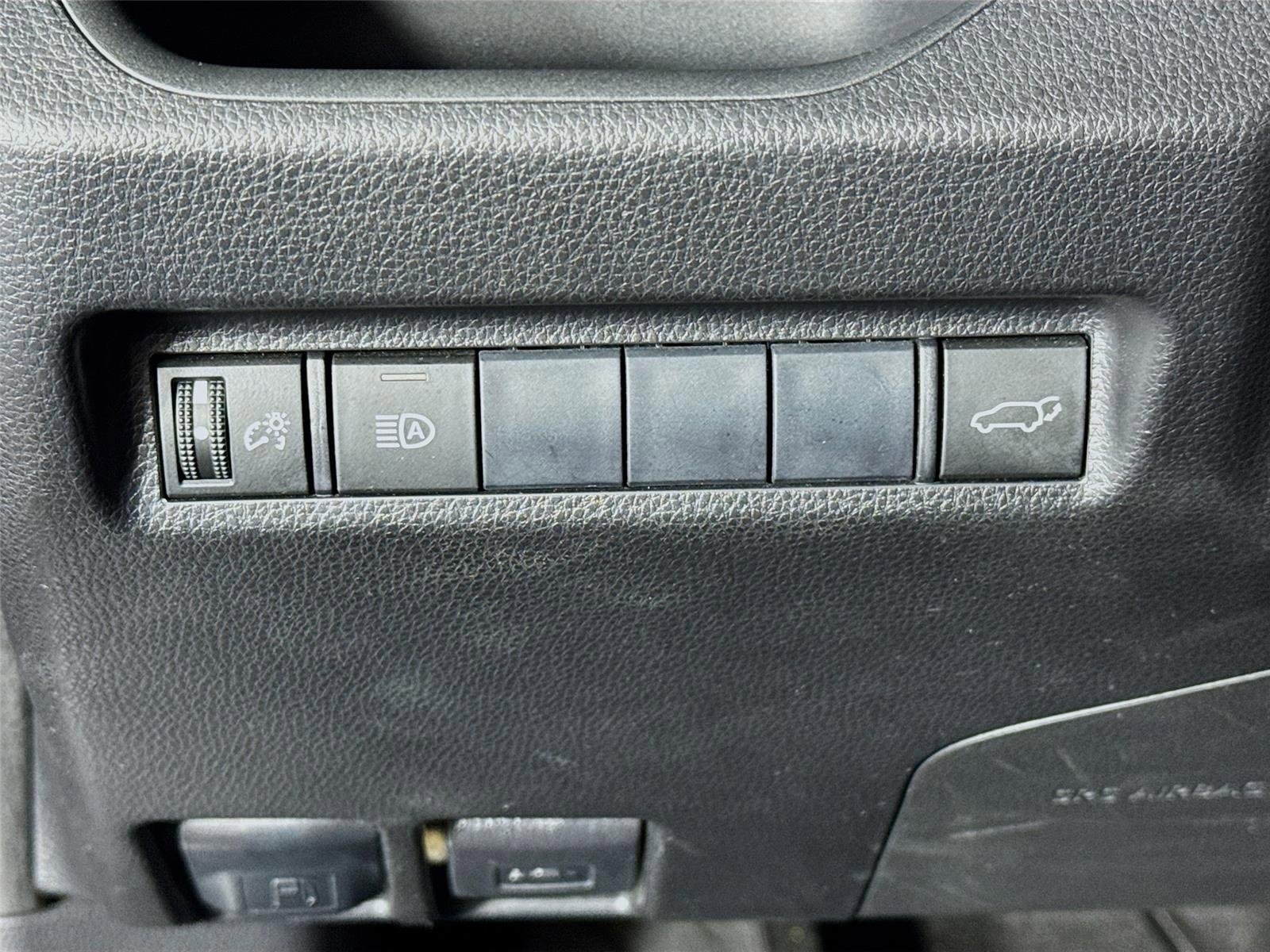 Used 2019 Magnetic Gray Metallic Toyota XLE Premium image 10