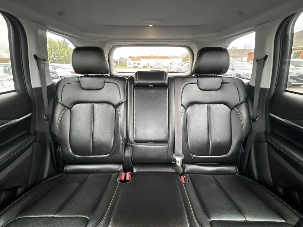 Used 2023 White/off-white Jeep Limited image 22