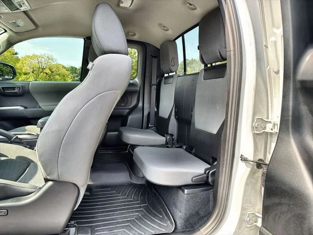Used 2020 White Toyota SR5 image 23