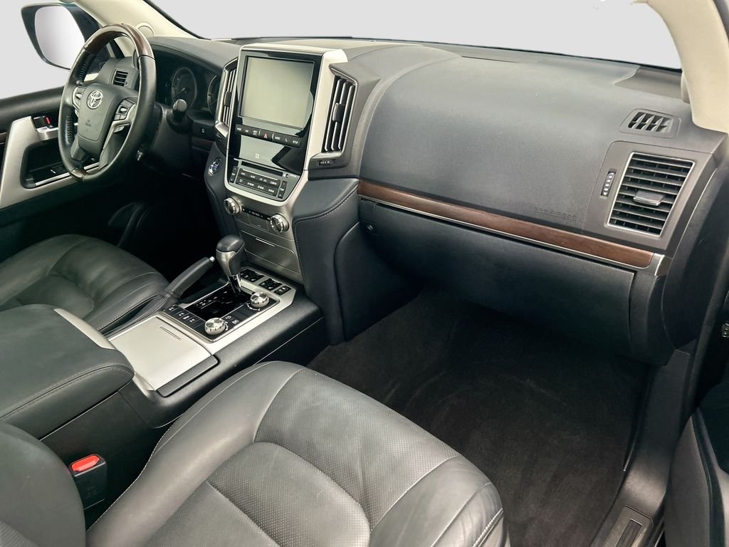 Used 2019 Midnight Black Metallic Toyota Base image 16