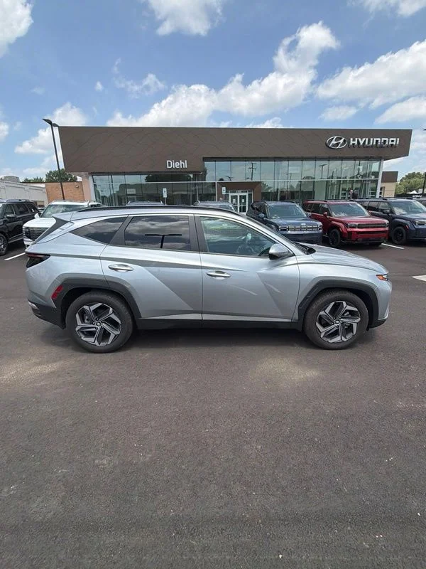 Used 2023 Silver Hyundai SEL image 7