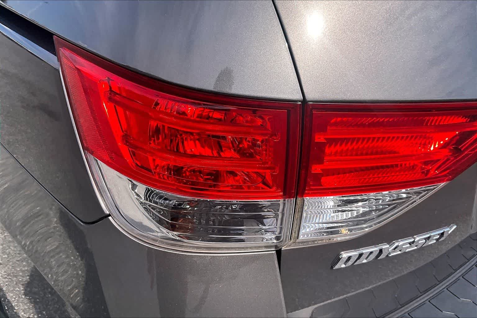 Used 2016 Modern Steel Metallic Honda SE image 28