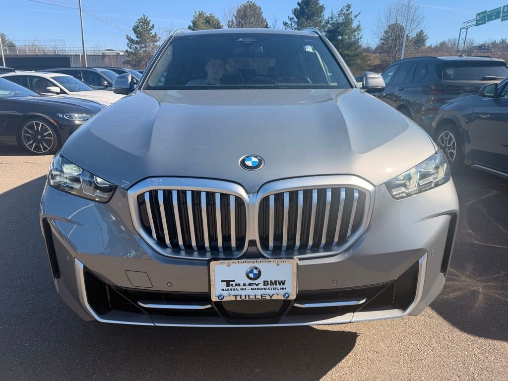New 2026 Skyscraper Grey Metallic BMW xDrive40i image 2