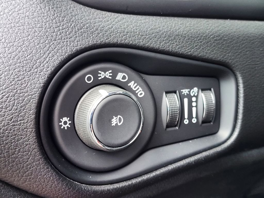 Used 2021 Red Jeep Trailhawk image 22