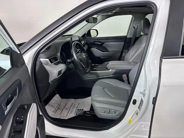 Used 2023 Beige Toyota XLE image 22