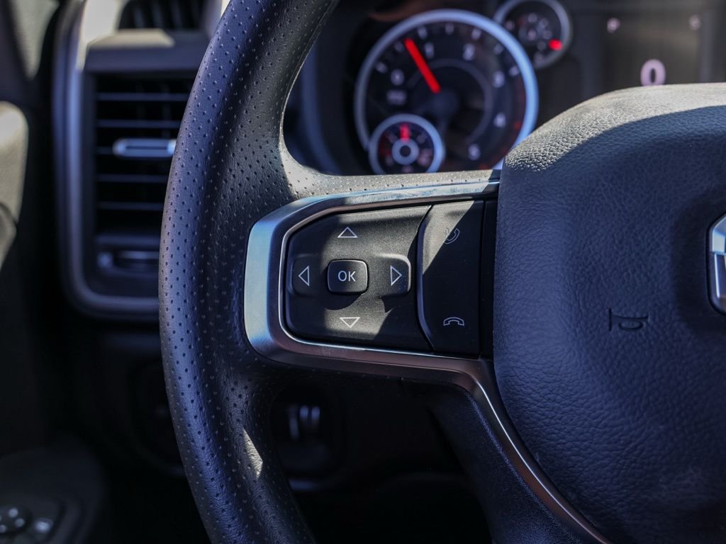 New 2026 Diamond Black Crystal Pearl-Coat Exterior Paint RAM Tradesman image 24