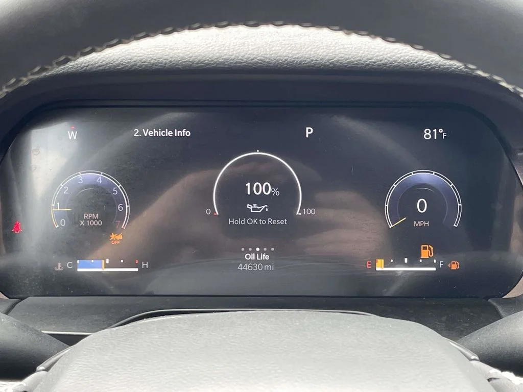 Used 2023 White Jeep Altitude image 30
