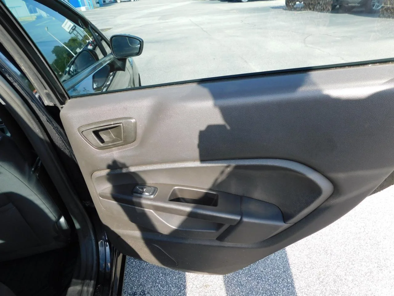 Used 2018 Black Ford SE SEDAN image 10