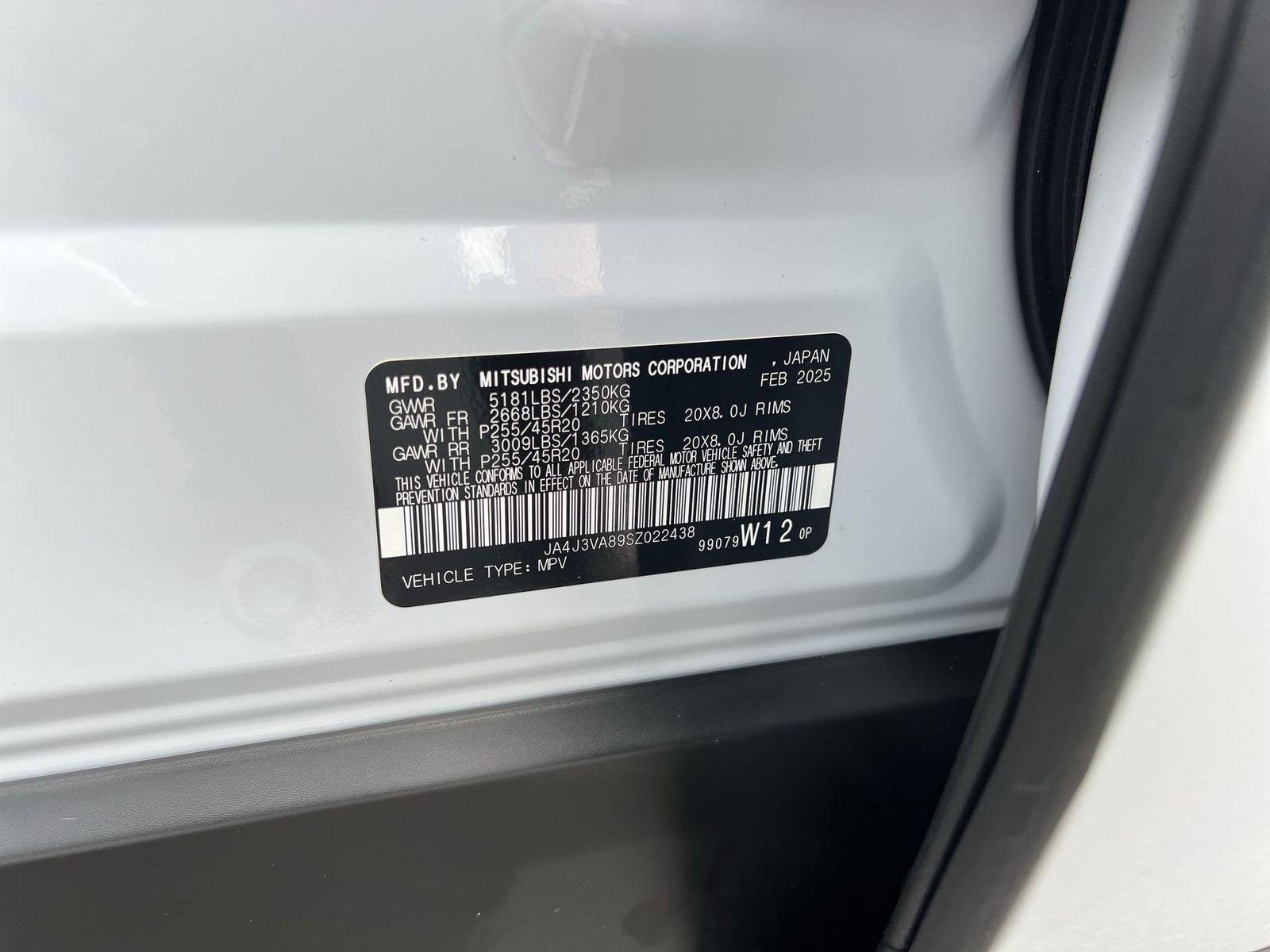 Used 2025 White Mitsubishi SE image 34