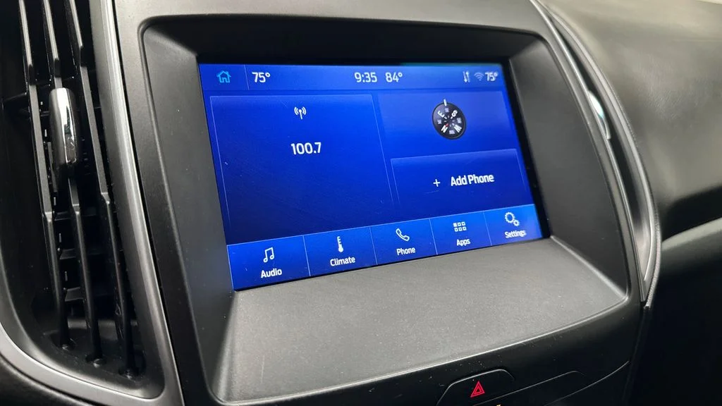 Used 2020 Gray Ford SE image 13