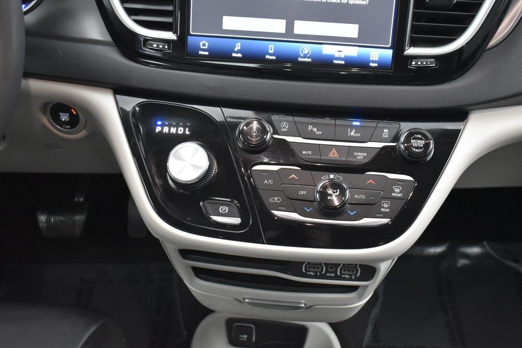 Used 2023 White Chrysler Touring L image 19
